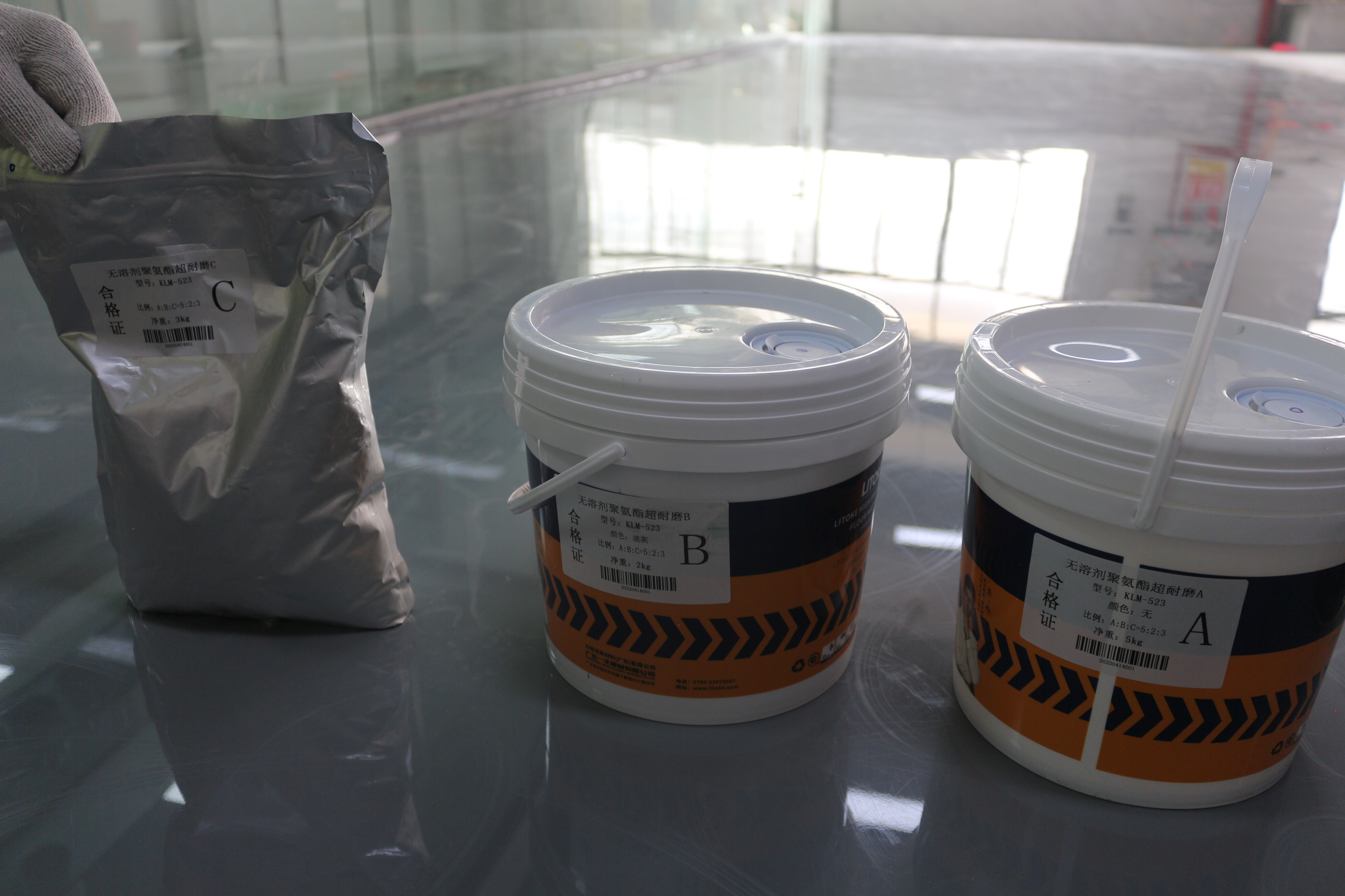 力特克無(wú)溶劑聚氨酯超耐磨地坪漆 力特克無(wú)溶劑聚氨酯超耐磨地坪漆