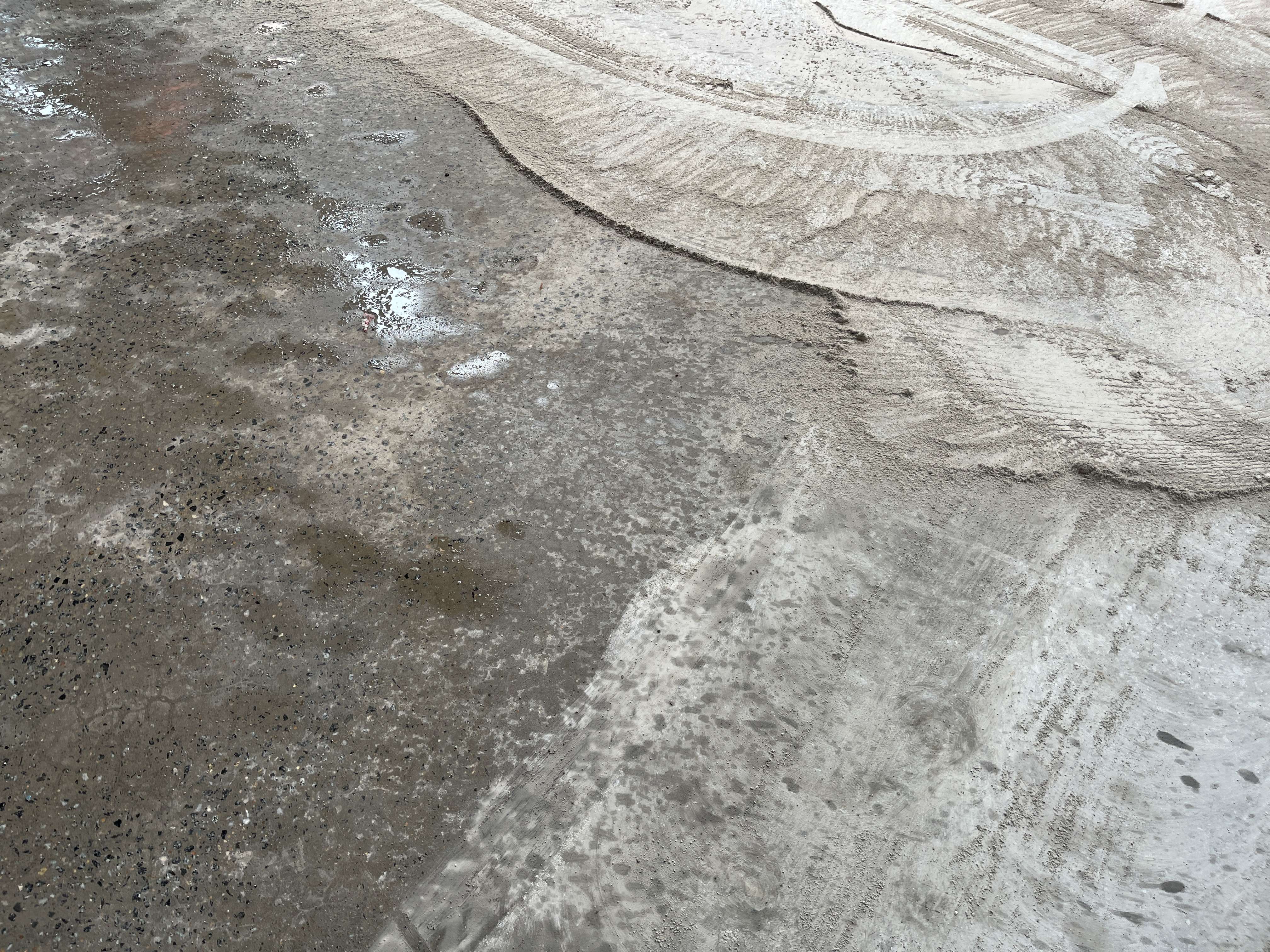 舊地面起砂翻新怎么做?3種方案成本效果對比